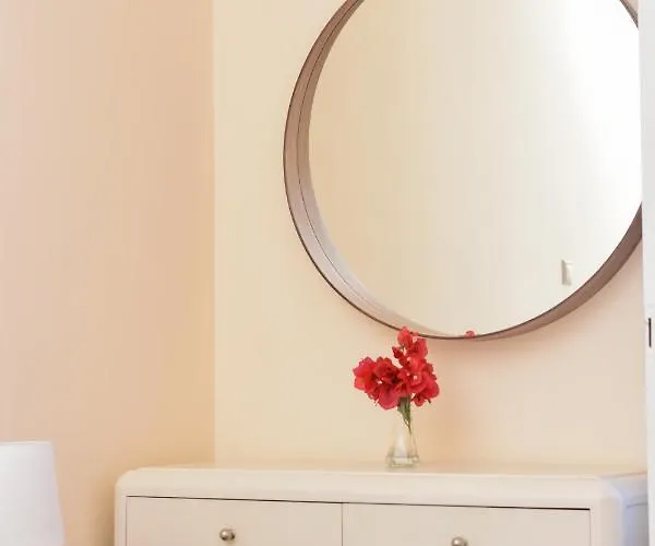 Apollonia شقة فندقية 2*